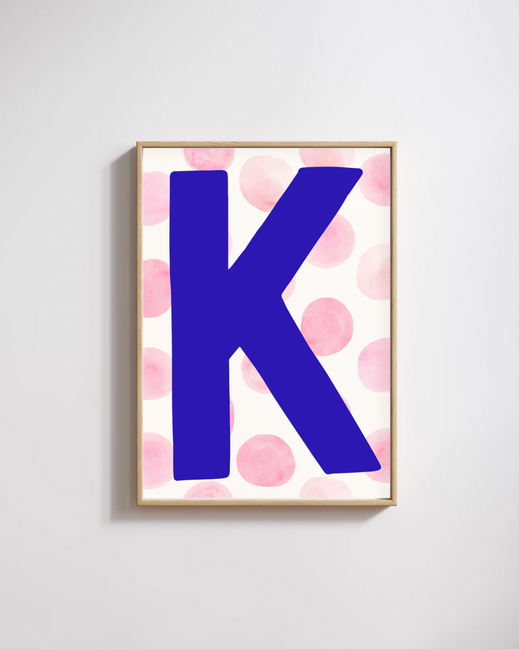 Letterposter roze stippen blauwe letter